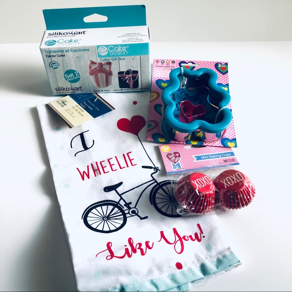 4 Pcs Wilton Dylan’s Candy Bar 🍭 Baking Gift Set